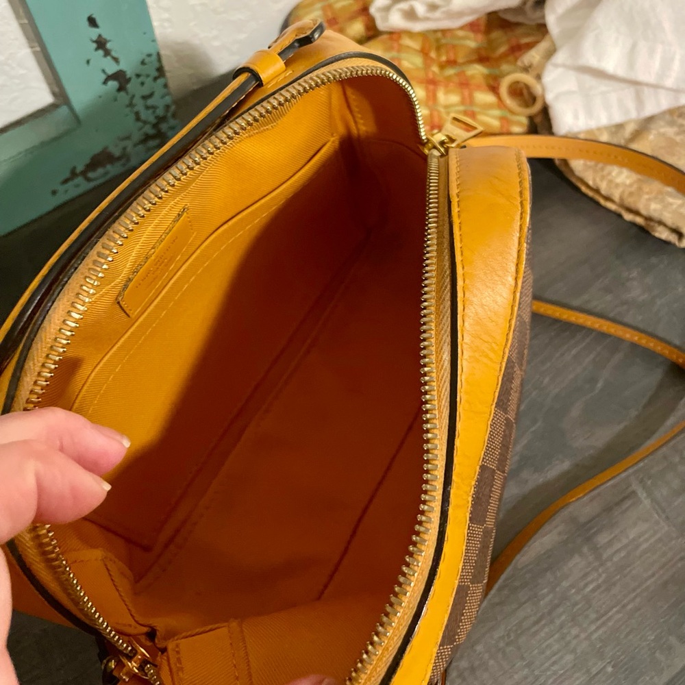 Louis Vuitton Damier Crossbody - Picture 7 of 8
